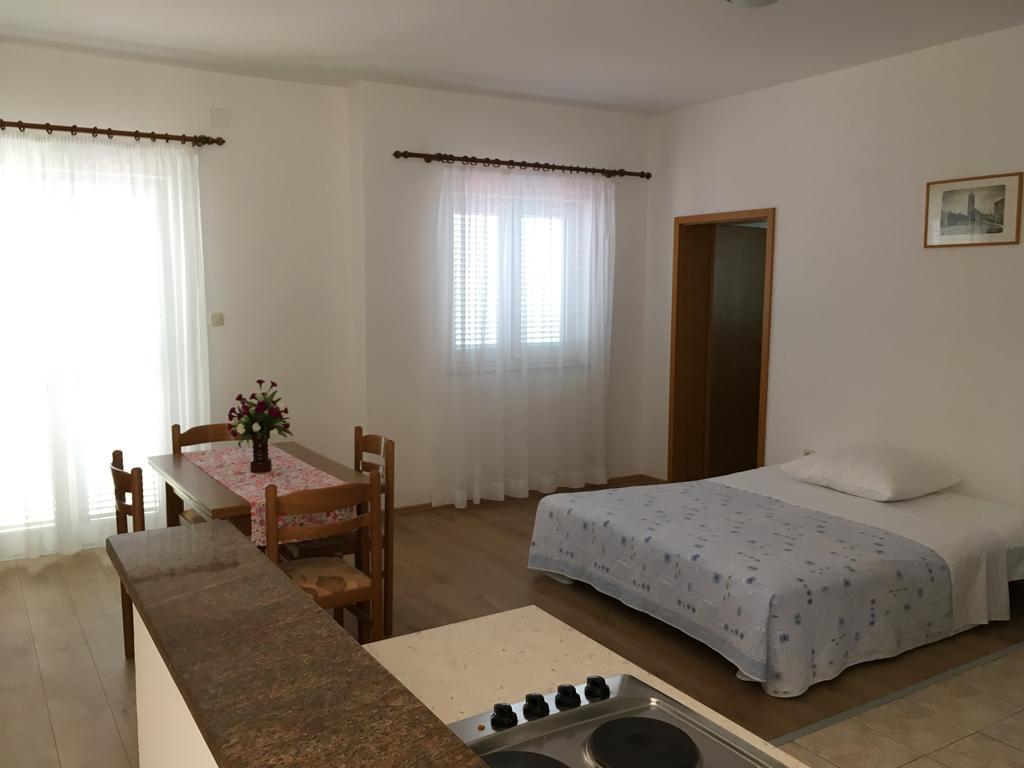 Apartments Villa Emilija Супетарска-Драга Экстерьер фото